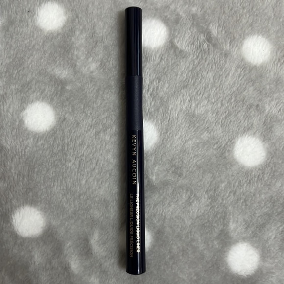 Kevyn Aucoin Liquid Eyeliner - Picture 5 of 6